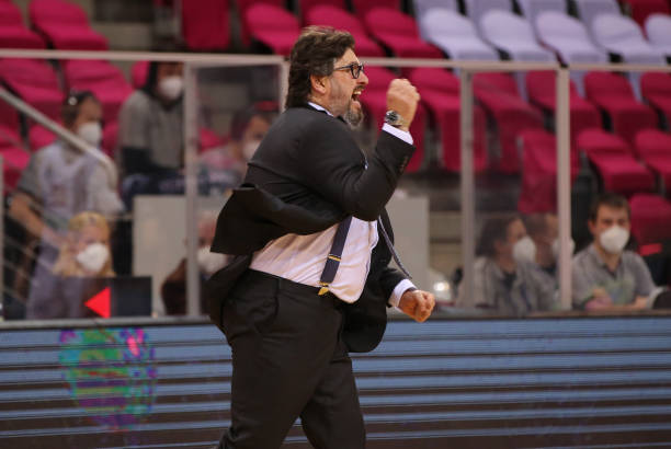 莎充当陪练 莎充当陪练